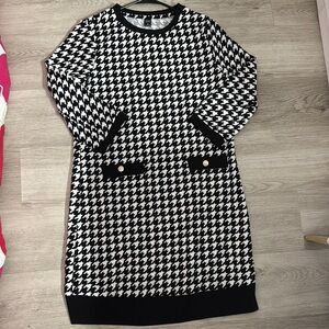 Black and White Raglan Sleeve Sheath Dress